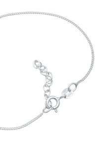 Silverkedja med en fin, vävd design. Utrustad med en krabbanlås och justerbar längd med länkade kedjedetaljer.