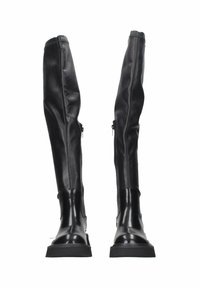 Stivali neri al ginocchio realizzati in pelle liscia con un gambale allungato, dotati di una zip laterale e di una suola spessa e piatta.