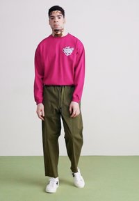 Manastash FLEX CLIMBER WIDE LEG - Pantalon classique - oliv