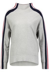 Szary sweter z wysokim dekoltem, z niebieskimi i czerwonymi paskami na ramionach. Miękka tekstura, prążkowany dół i luźny krój.