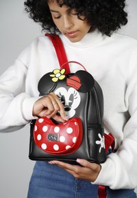 Karactermania HEADY CASUAL - Mochila - Minnie black-red