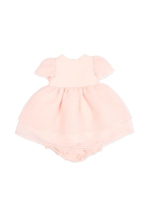 Jasnoróżowa sukienka dla niemowląt z bufkami na rękawach, marszczoną spódnicą i pasującymi bloomersami pod spodem, prezentowana na białym tle.