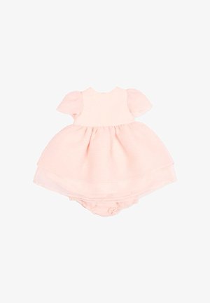 Vestito da neonato rosa chiaro con maniche a sbuffo, gonna arricciata e mutandine abbinate sotto, mostrato su sfondo bianco.