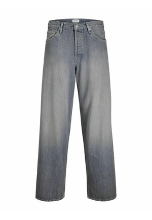 Svetlo sivi jeansi širokega kroja, izdelani iz denima, z običajnim pasom, sprednjimi žepi in rahlo zbledelim videzom.