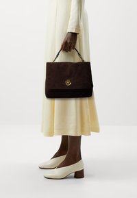 Coccinelle LIYA - Ručna torba - dark brown