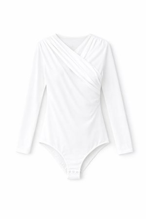 Hosszú ujjú, fehér body átlapolós dizájnnal, V-nyakkivágással és alul patenttal záródik; sima anyagtextúra minták nélkül.