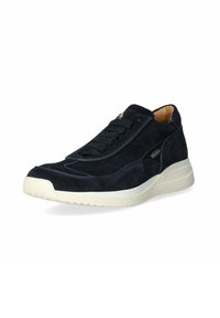 Sneaker in suede blu navy con suola in gomma bianca, dettagli testurizzati e un design con lacci frontalmente. Presenta un logo discreto sul lato.