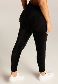 SIKSILK EMBROIDERED - Leggingsit - black