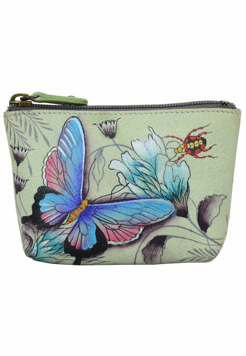 Grünzipper-Täschchen mit einem blau-rosa Schmetterlingsdesign auf floralem Hintergrund, mit weicher Textur und goldfarbenen Beschlägen.