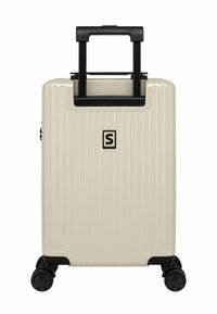 Koffertje van cabineformaat in beige met verticale ribbels, zwarte accenten, telescopische handgreep en vier wielen voor mobiliteit.