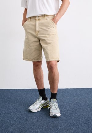 SINGLE KNEE - Shorts - dusty brown