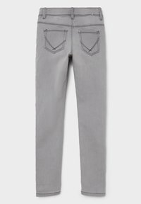 Halli denim püksid, mis on slim fit stiilis, sisaldavad kahte tagakotti ja kontrastset õmblust. Sile tekstuur, sirge sääre disain.