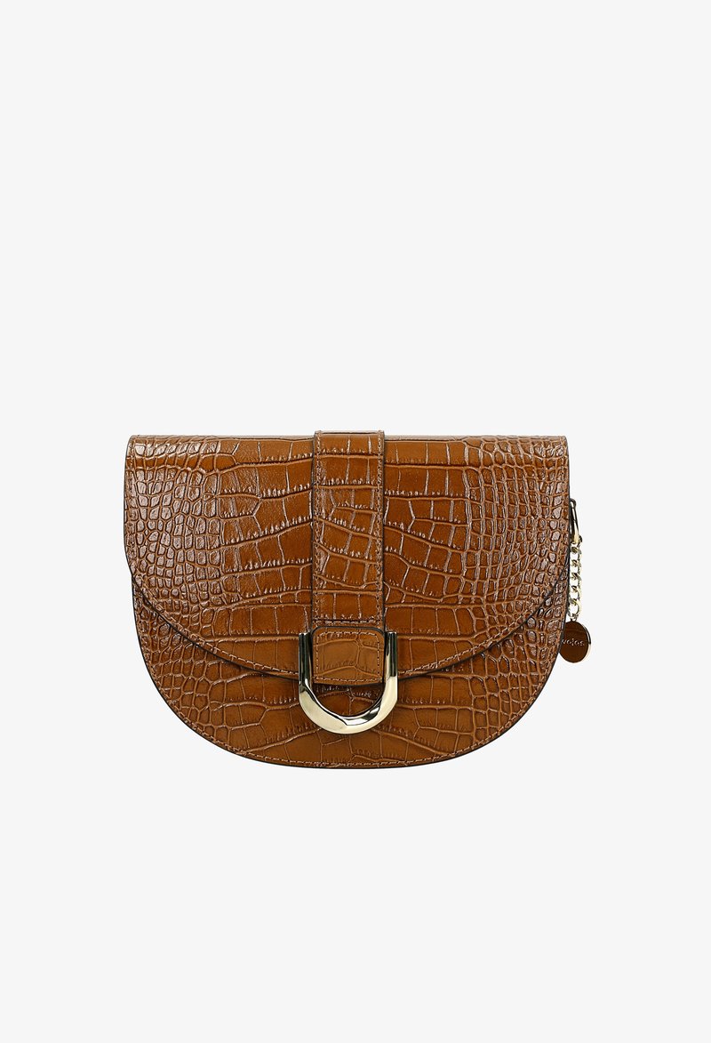 Clutch in finta pelle marrone con texture a coccodrillo, forma arrotondata, chiusura a patta magnetica e dettagli in metallo dorato.