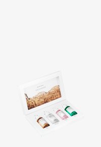 SKIN1004 MADAGASCAR CENTELLA AMPOULE KIT - Skincare Set