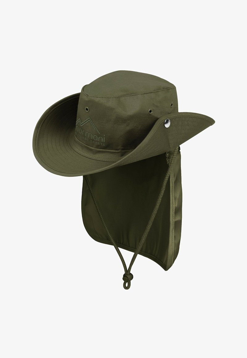 Olivgrüner Outdoor-Hut mit breiter Krempe, verstellbarem Kinnriemen und Nackenklappe. Mit gesticktem Logo und Belüftungsösen.