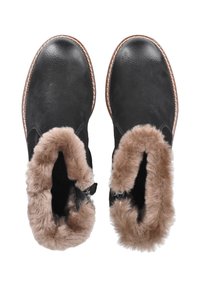 Botas de cuero negras con punta redondeada, que presentan un suave borde de piel sintética marrón alrededor del borde superior y un detalle de suela cosida.