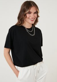 LELA CREW NECK  - Základné tričko - black