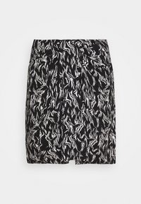 Svart kjol med ett abstrakt vitt mönster, med en veckad design, midjeband och rak passform. Tillverkad av lättviktigt tyg.