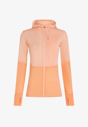 Lekki hoodie zapinany na zamek, w gradientowym odcieniu od delikatnego różu do brzoskwiniowego, z gładką fakturą, kapturem oraz wycięciami na kciuki w rękawach.