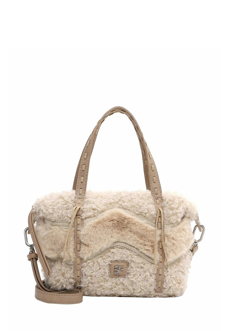 Dirbtinio kailio rankinė kreminės ir smėlinės spalvos, su tekstūruotu banguotu raštu, dviem viršutinėmis rankenomis ir reguliuojama petneša. Pavaizduota logotipo etikete.