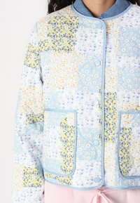 ONLY ONLELVIRA JACKET - Lengva striukė - cool blue