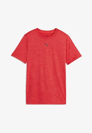 Camiseta deportiva roja de manga corta con textura jaspeada y pequeño logo negro de Puma centrado en el pecho.