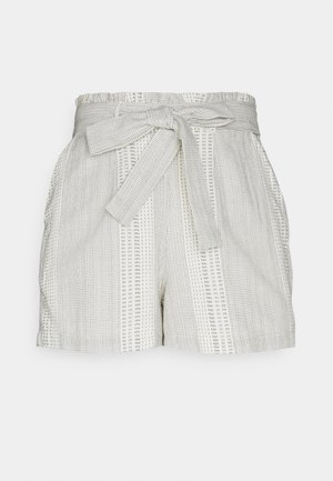 Shorts de couleur claire avec un motif texturé, dotés d'une large taille élastique, d'une ceinture nouée et de détails en rayures verticales.
