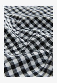 Atlasīts, mono gingham