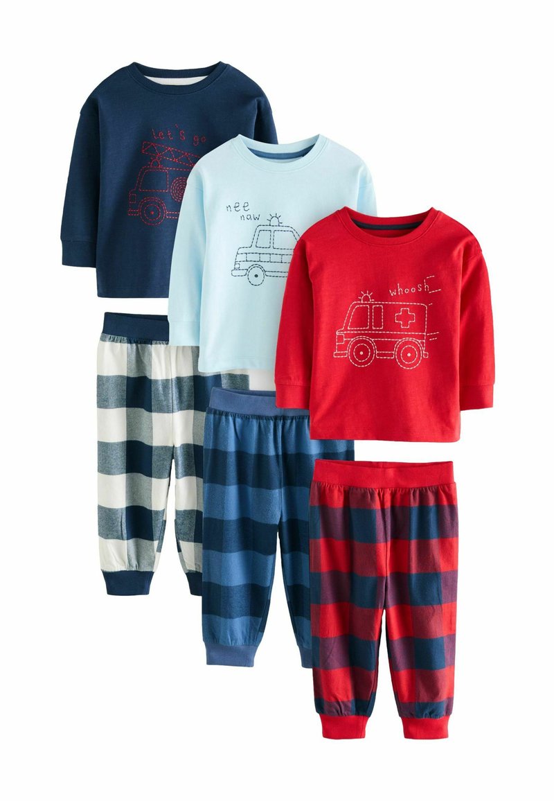 Ensemble de cinq pyjamas pour enfants présentant des couleurs bleue, rouge et marine. Les matériaux sont en coton. Comprend des motifs graphiques de véhicules et des motifs rayés.