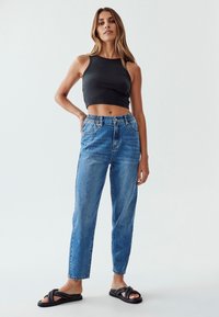 CALLI MOM  - Tiesaus kirpimo džinsai - mid blue wash