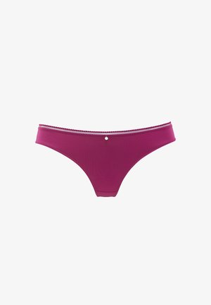 Culottes de bikini mauves avec une texture lisse, dotées d'un feston le long de la taille et d'un petit détail en argent au centre du dos.