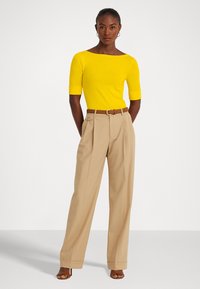 Lauren Ralph Lauren STRETCH COTTON BOATNECK TEE - T-shirts - lemon daffodil