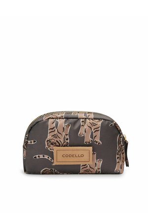 Zwarte pouch met tijgerprint; gemaakt van gestructureerde stof. Voorzien van een gouden rits en een rechthoekig logo-opnaad met de merknaam.