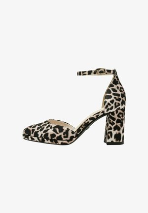 High-Heel-Schuh mit Leopardenmuster, klobigem Absatz und Knöchelriemen, mit weicher Textur und Ausschnittdetail am oberen Teil.