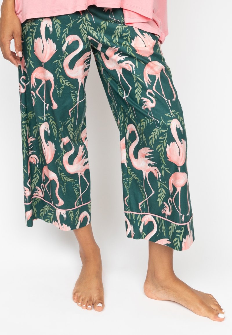 Culotte-Hosen im Pink-Flamingo-Druck auf tealfarbenem Hintergrund, mit blättrigen Akzenten und einem lockeren Schnitt, die Komfort und Atmungsaktivität bieten.