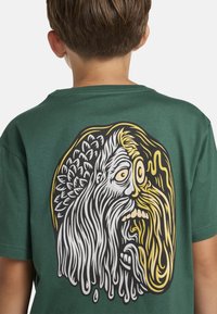 Element THE IN BETWEEN - T-shirt con stampa - green