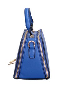 Borsa in pelle blu con forma rettangolare, dettagli in oro sulla cerniera e manico superiore. La vista laterale mette in risalto la superficie texturizzata e le cuciture.