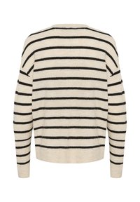 Maglione crema con strisce orizzontali nere, texture morbida, vestibilità ampia e maniche lunghe con scollo rotondo.