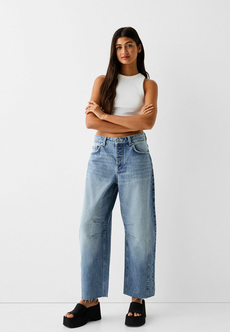 Bershka Relaxed fit jeans lichtblauw denim Bershka Relaxed fit jeans lichtblauw denim