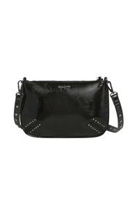 Borsa a tracolla in pelle verniciata nera con dettagli borchiati e tracolla removibile. Texture liscia, forma rettangolare e chiusura con zip.
