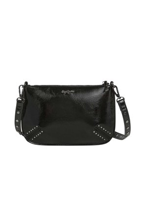 Borsa a tracolla in pelle verniciata nera con dettagli borchiati e tracolla removibile. Texture liscia, forma rettangolare e chiusura con zip.