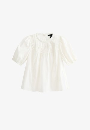 Witte blouse met korte mouwen, kantafwerking, geplooide frontdetails en een ronde hals met een knoopsluiting aan de achterkant.