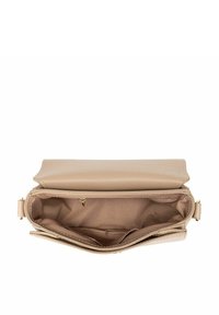 Beżowa skórzana torebka o teksturowanej powierzchni, z zamknięciem na zamek błyskawiczny i wyłożonym wnętrzem. Posiada wiele przegródek do zorganizowania rzeczy.