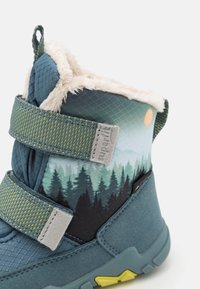 Superfit TRACE - Χειμερινές μπότες - blau/gelb