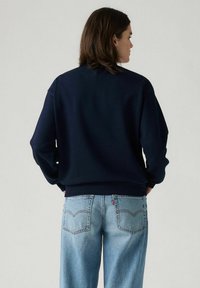 Levi's® GRAPHIC HERITAGE CREW EAGLE - Felpa - levis raw edge appl