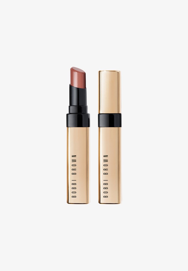 Lipstick in een zwarte en gouden huls; de lipstick is een gedempte rozenkleur met een egale afwerking. Merknnaam "BOBBI BROWN" gedrukt op de huls.