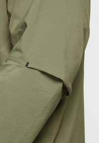 No seleccionado, medium olive medium olive black