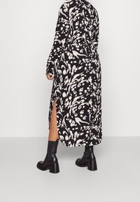 Vero Moda Curve Sukienka koszulowa