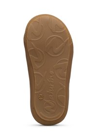Semelle de chaussure en caoutchouc marron avec un motif texturé, présentant des logos circulaires et un petit chiffre "20" embossé près du bord.