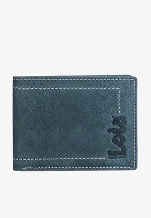 Cartera de cuero azul con superficie texturizada, costuras blancas, logotipo embossado y un diseño sencillo. Presenta una clásica construcción de bifold.